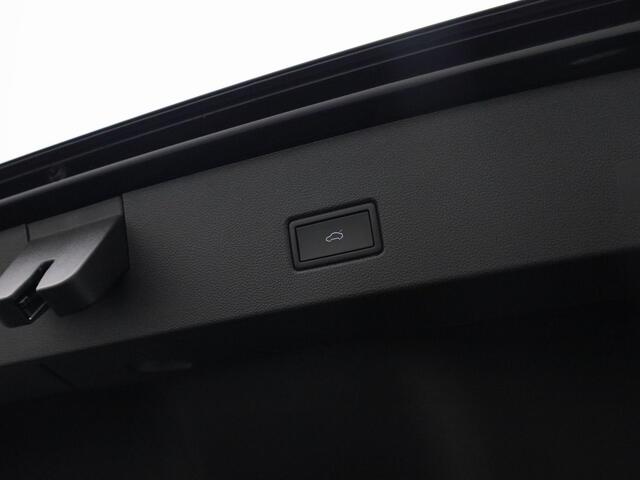 Volkswagen T-Roc 1.5TSI/150PK R-line Black Style DSG · Panoramadak · Trekhaak · BEATS Audio · Apple/Android Car Play