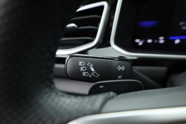 Volkswagen T-Roc 1.5 TSI R-Line DSG | IQ. Light | Afn. Trekhaak | Adapt. Cruise | Camera | Massage | Stoelverw. | CarPlay