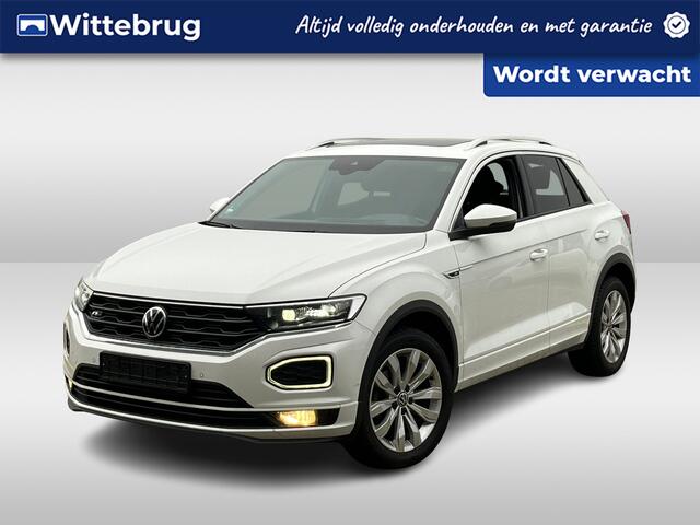 Volkswagen T-Roc 1.5 TSI 150PK DSG R-Line / Panorama dak / Digital Cockpit Pro / Elektrisch Achterklep / Afneembare Trekhaak / Achteruitrijcamera / 17''LMV