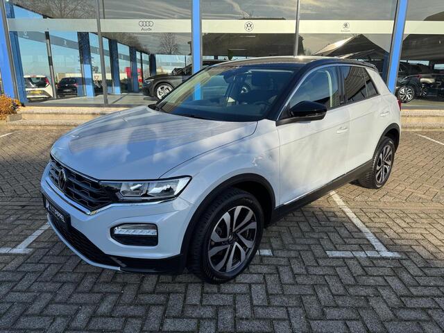 Volkswagen T-Roc 1.5 TSI Active | DSG | Navi | Trekhaak | App Carplay | LMW 17" | Mooi!