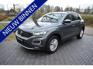 volkswagen-t-roc-1.5-tsi-sport-leer
