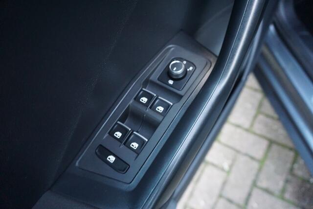 Volkswagen T-Roc 1.5 TSI Sport Trekhaak | Digital dashboard | PDC *All in prijs*