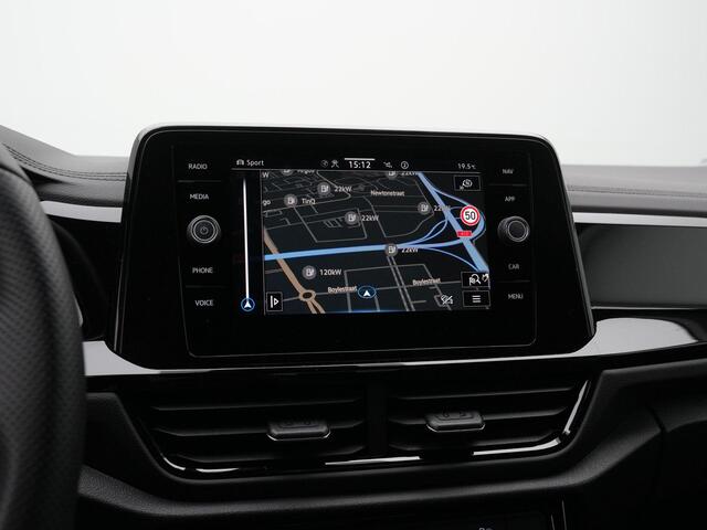 Volkswagen T-Roc 1.5 TSI 150 pk DSG R-Line | Panoramadak | Trekhaak | IQ Light | Stuur-/stoelverwarming | Achteruitrijcamera | Navigatie