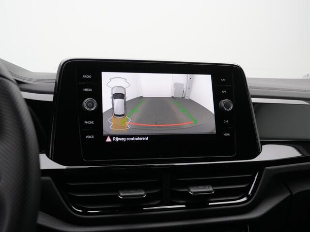 Volkswagen T-Roc 1.5 TSI 150 pk DSG R-Line | Panoramadak | Trekhaak | IQ Light | Stuur-/stoelverwarming | Achteruitrijcamera | Navigatie
