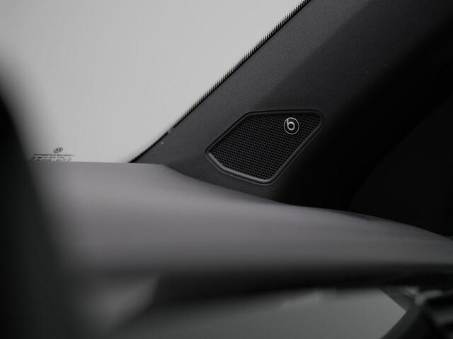 Volkswagen T-Roc Cabriolet 1.5 TSI 150 pk DSG R-Line Edition Grey | Trekhaak | Leder | Navigatie Discover Pro | Beats | Adaptief onderstel | IQ Light | Stuur-/stoelverwarming