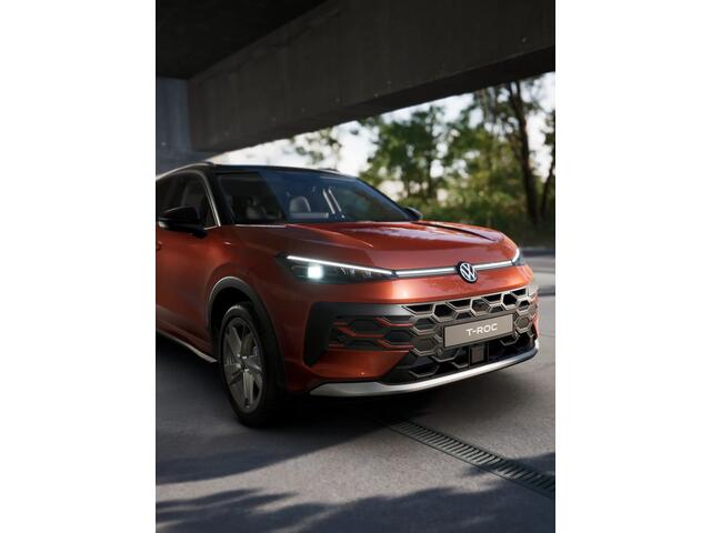 Volkswagen T-Roc Style First Edition | 'App-Connect' draadloze smartphone integratie | 30,5 cm display met 2D en 3D weergave | Achterklep, elektrisch, met sensorgestuurde opening (Easy Open)