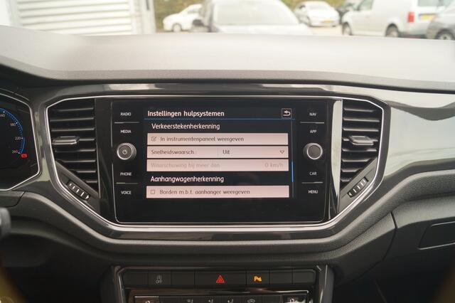 Volkswagen T-Roc 1.5 TSI 150pk Sport -PANO-DIGI-LED-ECC-PDC-