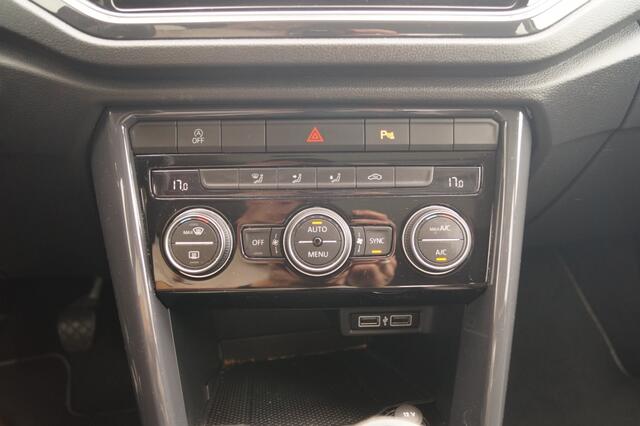 Volkswagen T-Roc 1.5 TSI 150pk Sport -PANO-DIGI-LED-ECC-PDC-