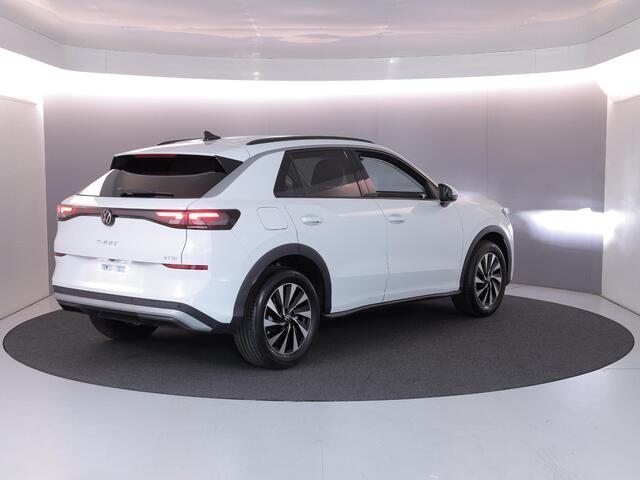 Volkswagen T-Roc Life First Edition 1.5 eTSI 85 kW / 116 PK SUV 7 v