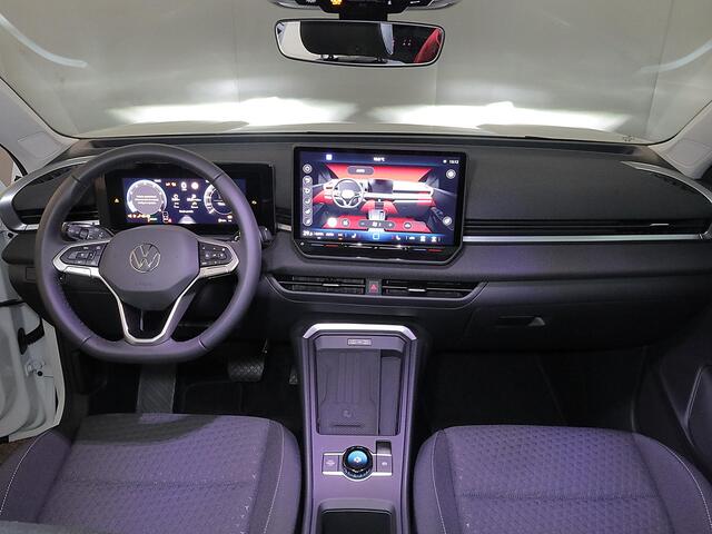 Volkswagen T-Roc Life First Edition 1.5 eTSI 85 kW / 116 PK SUV 7 v