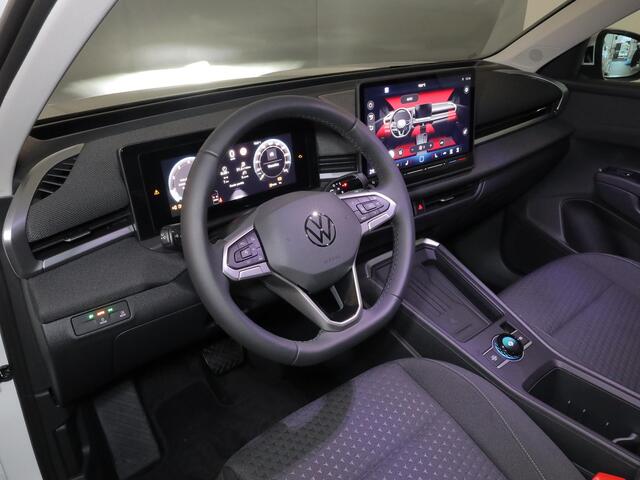 Volkswagen T-Roc Life First Edition 1.5 eTSI 85 kW / 116 PK SUV 7 v