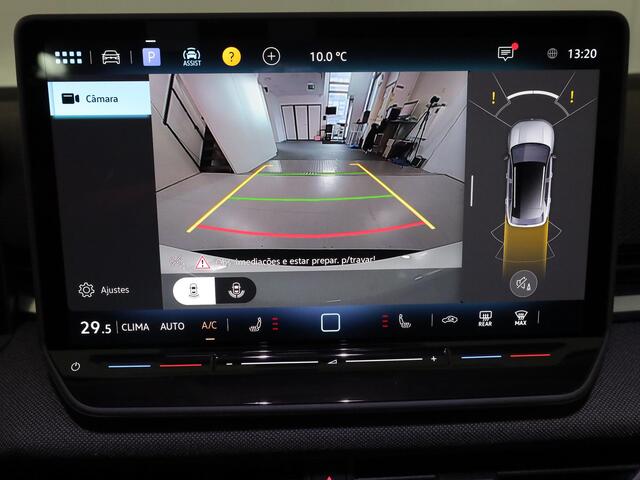 Volkswagen T-Roc Life First Edition 1.5 eTSI 85 kW / 116 PK SUV 7 v