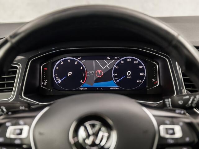 Volkswagen T-Roc 2.0 TSI 4Motion Sport 191Pk Automaat (PANORAMADAK, VIRTUAL COCKPIT, APPLE CARPLAY, BEATS AUDIO, STUUR/STOELVERWARMING, SPORTSTOELEN, ADAPTIVE CRUISE, LED KOPLAMPEN, CAMERA, NIEUWSTAAT)
