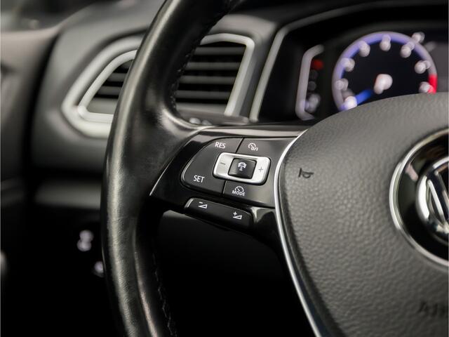 Volkswagen T-Roc 2.0 TSI 4Motion Sport 191Pk Automaat (PANORAMADAK, VIRTUAL COCKPIT, APPLE CARPLAY, BEATS AUDIO, STUUR/STOELVERWARMING, SPORTSTOELEN, ADAPTIVE CRUISE, LED KOPLAMPEN, CAMERA, NIEUWSTAAT)