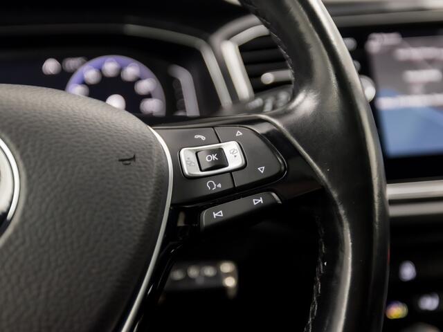 Volkswagen T-Roc 2.0 TSI 4Motion Sport 191Pk Automaat (PANORAMADAK, VIRTUAL COCKPIT, APPLE CARPLAY, BEATS AUDIO, STUUR/STOELVERWARMING, SPORTSTOELEN, ADAPTIVE CRUISE, LED KOPLAMPEN, CAMERA, NIEUWSTAAT)