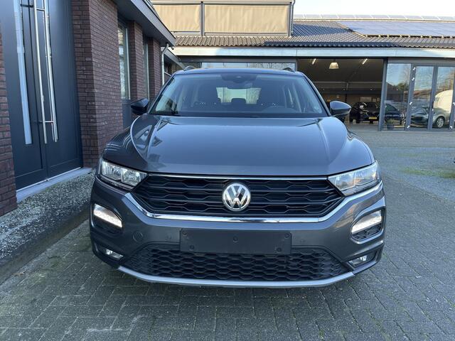 Volkswagen T-Roc 1.5 TSI Style ADAPTIVE CRUISE CONTROL | CAMERA | TREKHAAK | LED | APPLE/ANDROID CARPLAY