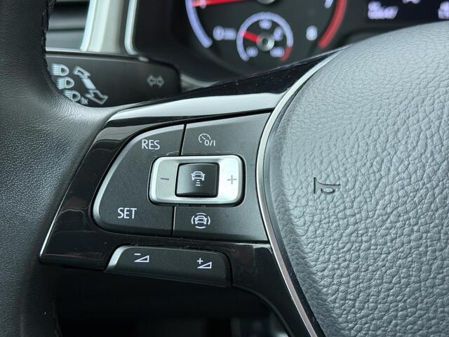 Volkswagen T-Roc 1.0 TSI Style | 110 PK | Climate control | Parkeersensoren | Adaptive cruise control |