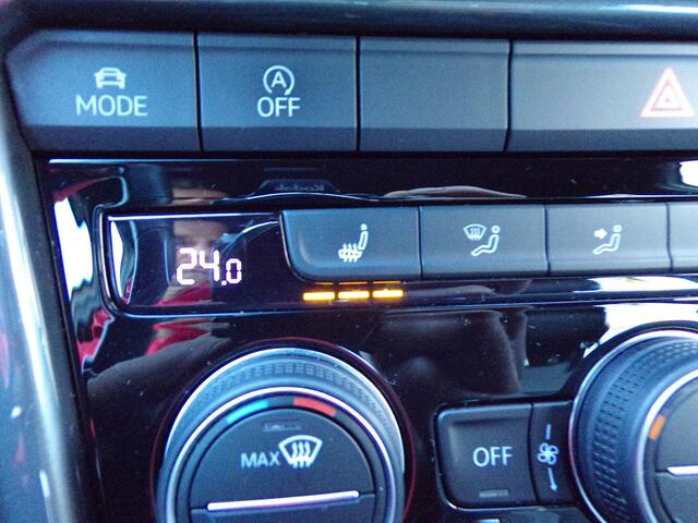 Volkswagen T-Roc 1.5 TSI R-Line Business Virtual cockpit Carplay Stoelverwarming