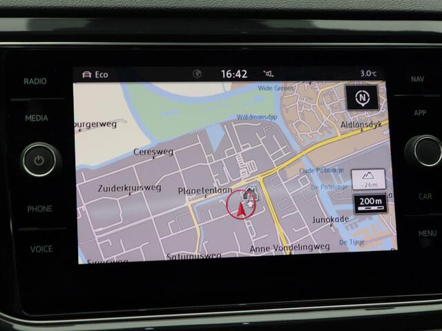 Volkswagen T-Roc 1.5 TSi 150 Pk Automaat Sport Business R-Line | Panoramadak | Adaptive Cruise | Climate Control | Stoelverwarming | Parkeersensoren | Bluetooth | Trekhaak | Navigatie | 19 Inch | 67.919 Km!!