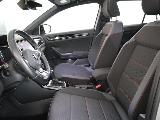 Volkswagen T-Roc 1.5 TSI Sport 150 pk Automaat (DSG) | Navigatie via App | Panoramadak | Parkeersensoren | Black Style pakket | Stoelverwarming |