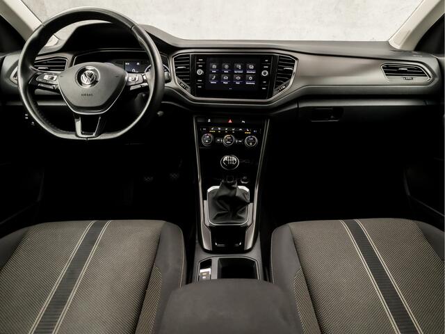 Volkswagen T-Roc 1.0 TSI Sportline (ZWART DAK, LED KOPLAMPEN, APPLE CARPLAY, ADAPTIVE CRUISECONTROL, STOELVERWARMING, CLIMATE CONTROL, GETINT GLAS, SPORTSTOELEN, NIEUWSTAAT)