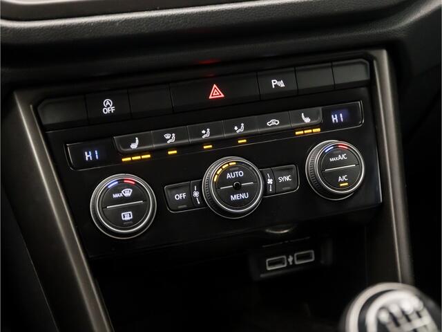 Volkswagen T-Roc 1.0 TSI Sportline (ZWART DAK, LED KOPLAMPEN, APPLE CARPLAY, ADAPTIVE CRUISECONTROL, STOELVERWARMING, CLIMATE CONTROL, GETINT GLAS, SPORTSTOELEN, NIEUWSTAAT)