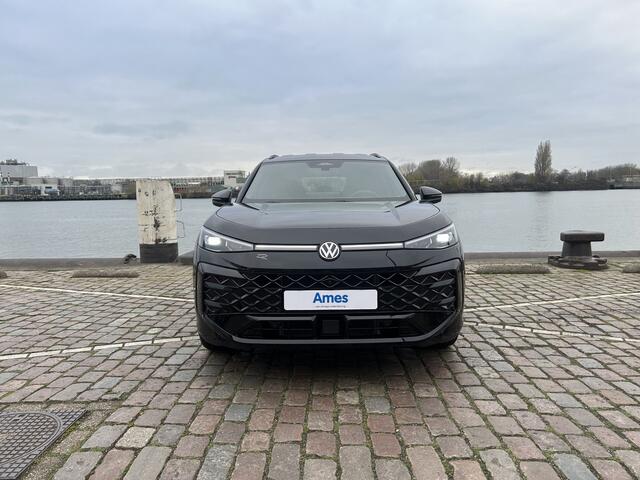 Volkswagen T-Roc 1.5 eTsi R-Line First Edition | Velgen 'Calgary', 20 inch | Achterklep elektrisch bedienbaar | Black Style Pakket