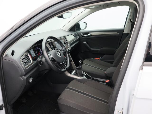 Volkswagen T-Roc 1.0 TSI Style/ lage km/ trekhaak/ zeer mooi!