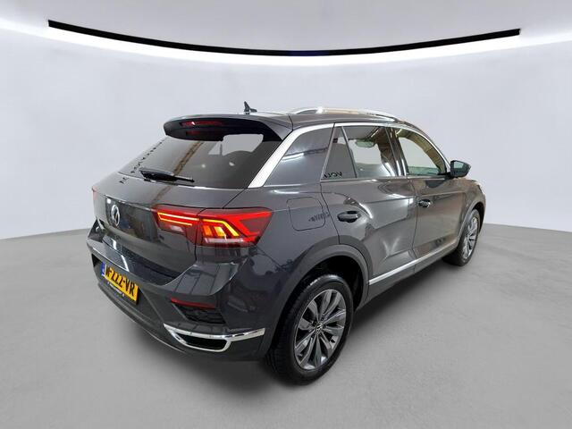 Volkswagen T-Roc 1.5 TSI 150pk Sport Multimedia Panoramadak / Airco (Clima) / Parkeersensoren / App-connect / Winterpakket