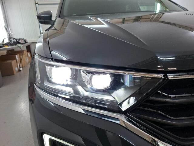 Volkswagen T-Roc 1.5 TSI 150pk Sport Multimedia Panoramadak / Airco (Clima) / Parkeersensoren / App-connect / Winterpakket