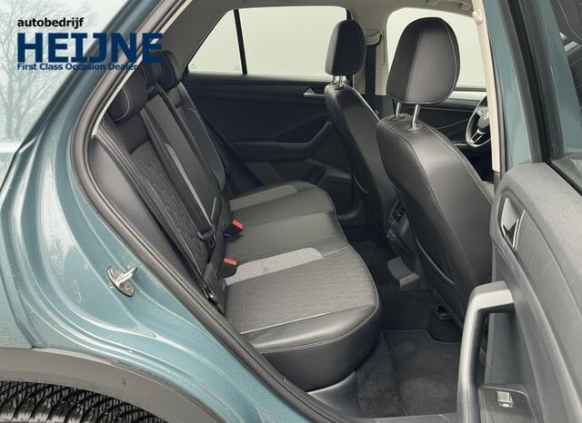 Volkswagen T-Roc TSI 115PK LIFE GOAL EDITION NAVI/CARPLAY/STOELVERWARMING