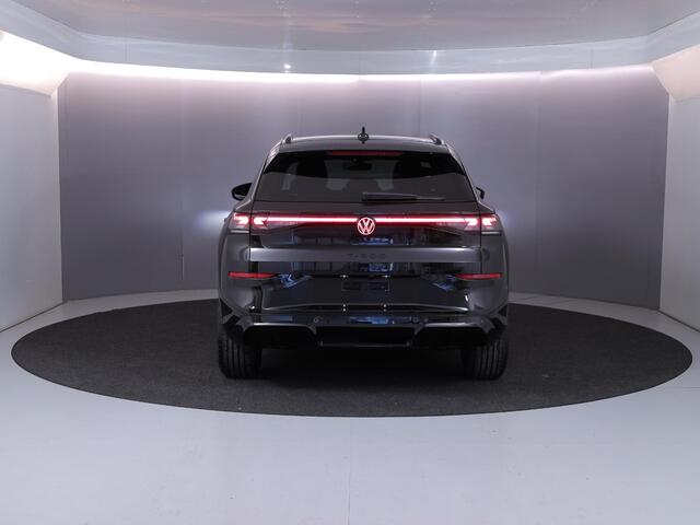 Volkswagen T-Roc R-Line First Edition 1.5 eTSI 110 kW / 150 PK SUV