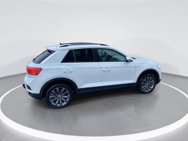 Volkswagen T-Roc 1.5 TSI 150pk DSG Style · Camera · Panoramadak · Navigatie · Trekhaak · Apple/Android Car Play ·