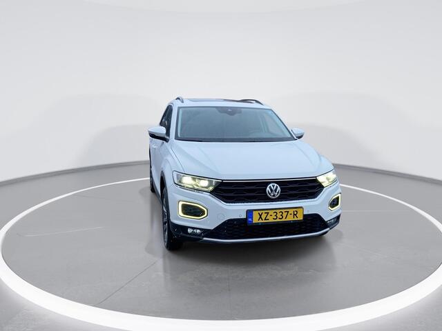 Volkswagen T-Roc 1.5 TSI 150pk DSG Style · Camera · Panoramadak · Navigatie · Trekhaak · Apple/Android Car Play ·