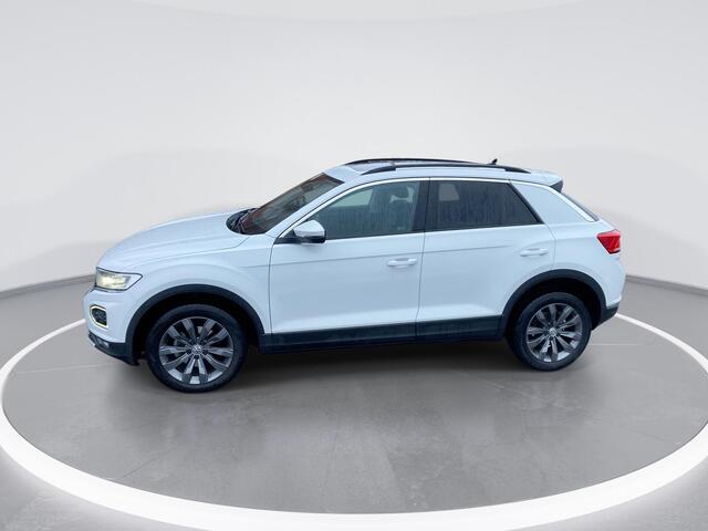 Volkswagen T-Roc 1.5 TSI 150pk DSG Style · Camera · Panoramadak · Navigatie · Trekhaak · Apple/Android Car Play ·