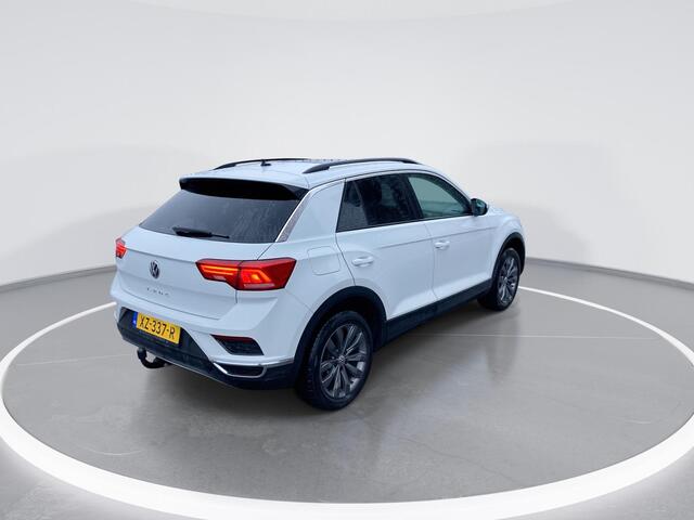 Volkswagen T-Roc 1.5 TSI 150pk DSG Style · Camera · Panoramadak · Navigatie · Trekhaak · Apple/Android Car Play ·