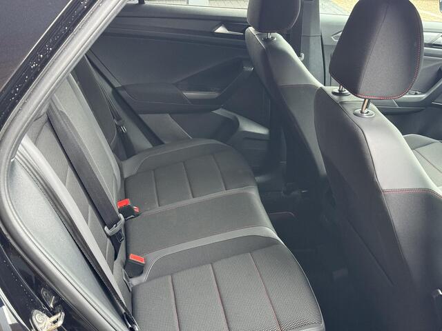 Volkswagen T-Roc 1.5 TSI Sport,Navi,Carpl,Trekh,Cam,Cruise,Led