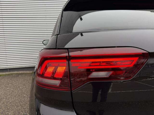 Volkswagen T-Roc 1.5 TSI R-Line Bns NAP BTW IQ light Camera