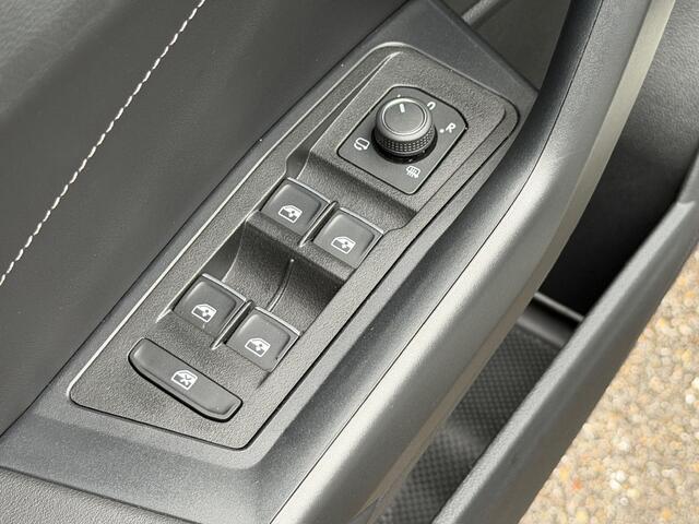 Volkswagen T-Roc 1.5 TSI 150pk DSG R-Line | Camera | Keyless | Elek. Achterklep | Dode hoek | Rijklaar incl. 1 jaar Bovag garantie