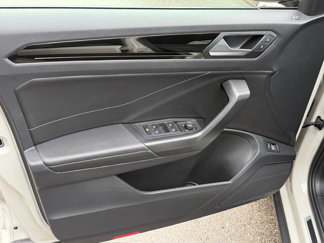 Volkswagen T-Roc 1.5 TSI 150pk DSG R-Line | Camera | Keyless | Elek. Achterklep | Dode hoek | Rijklaar incl. 1 jaar Bovag garantie