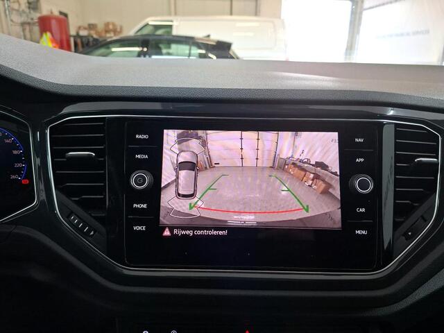 Volkswagen T-Roc 1.5 TSI R-Line / AUTOMAAT/ CAMERA/ PARK. SENSOREN/ LED/ DIGITAL DASHBOARD/ ELEK. ACHTERKLEP/ NAVI/ CLIMA/ 18" LMV