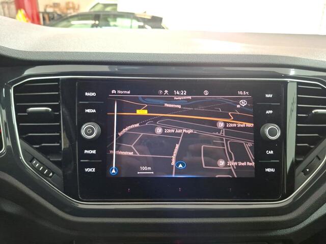 Volkswagen T-Roc 1.5 TSI R-Line / AUTOMAAT/ CAMERA/ PARK. SENSOREN/ LED/ DIGITAL DASHBOARD/ ELEK. ACHTERKLEP/ NAVI/ CLIMA/ 18" LMV