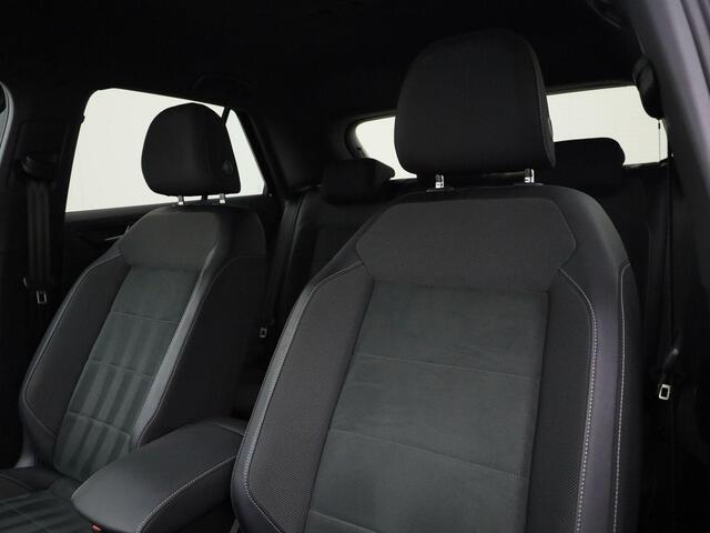 Volkswagen T-Roc 1.5TSI/150PK DSG R-Line · Apple/Android Car Play · Camera + Parkeersensoren · Navigatie · Garantie t/m 04-03-2027