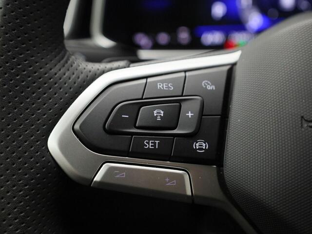 Volkswagen T-Roc 1.5TSI/150PK DSG R-Line · Apple/Android Car Play · Camera + Parkeersensoren · Navigatie · Garantie t/m 04-03-2027