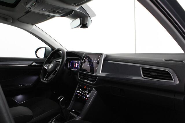 Volkswagen T-Roc 1.0 TSI Style > 116pk/Pano.schuifdak/Camera/Stoelverwarming/IQ.Led/Pyrite Silver