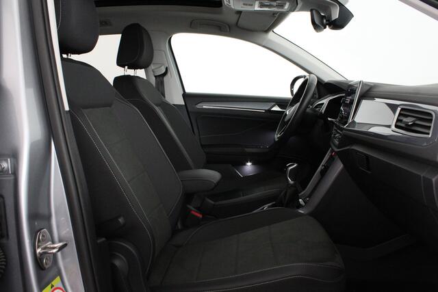 Volkswagen T-Roc 1.0 TSI Style > 116pk/Pano.schuifdak/Camera/Stoelverwarming/IQ.Led/Pyrite Silver