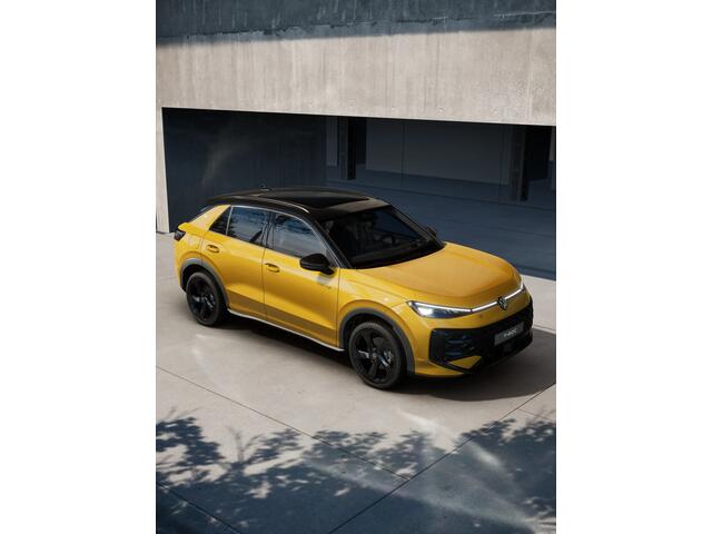 Volkswagen T-Roc R-Line First Edition | 'App-Connect' draadloze smartphone integratie | 30,5 cm display met 2D en 3D weergave | Achterklep, elektrisch, met sensorgestuurde opening (Easy Open)