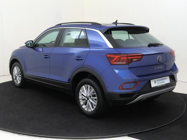 Volkswagen T-Roc 1.5 TSI Life | Parkeerassistent | Stoel- en stuurwielverwarming | CarPlay | Adaptieve cruise control | Climate control | Achteruitrijcamera | Elektrisch inklapbare buitenspiegels |