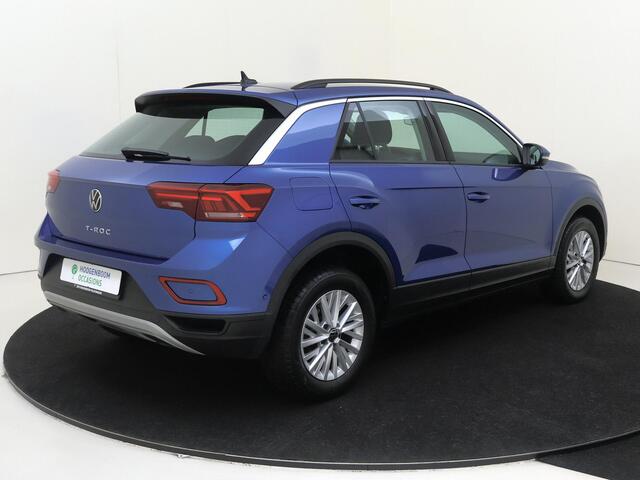 Volkswagen T-Roc 1.5 TSI Life | Parkeerassistent | Stoel- en stuurwielverwarming | CarPlay | Adaptieve cruise control | Climate control | Achteruitrijcamera | Elektrisch inklapbare buitenspiegels |