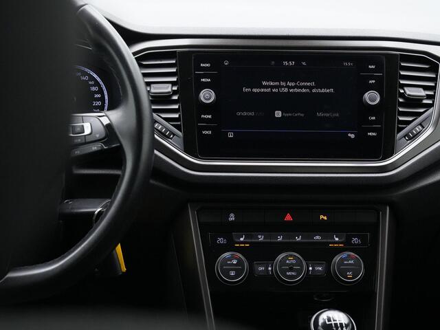 Volkswagen T-Roc 1.0 TSI 115 pk Style | Stoelverwarming | Adaptive Cruise | Navigatie | Parkeersensoren voor/achter | Carplay
